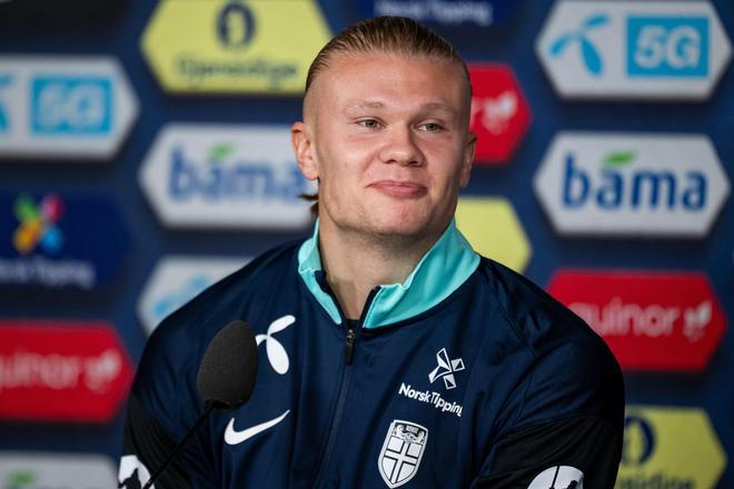 梅西：布斯克茨和阿尔巴能以这样的方式退役非常美好（梅西：布斯克茨、阿尔巴能以这种方式退役，令人欣慰）