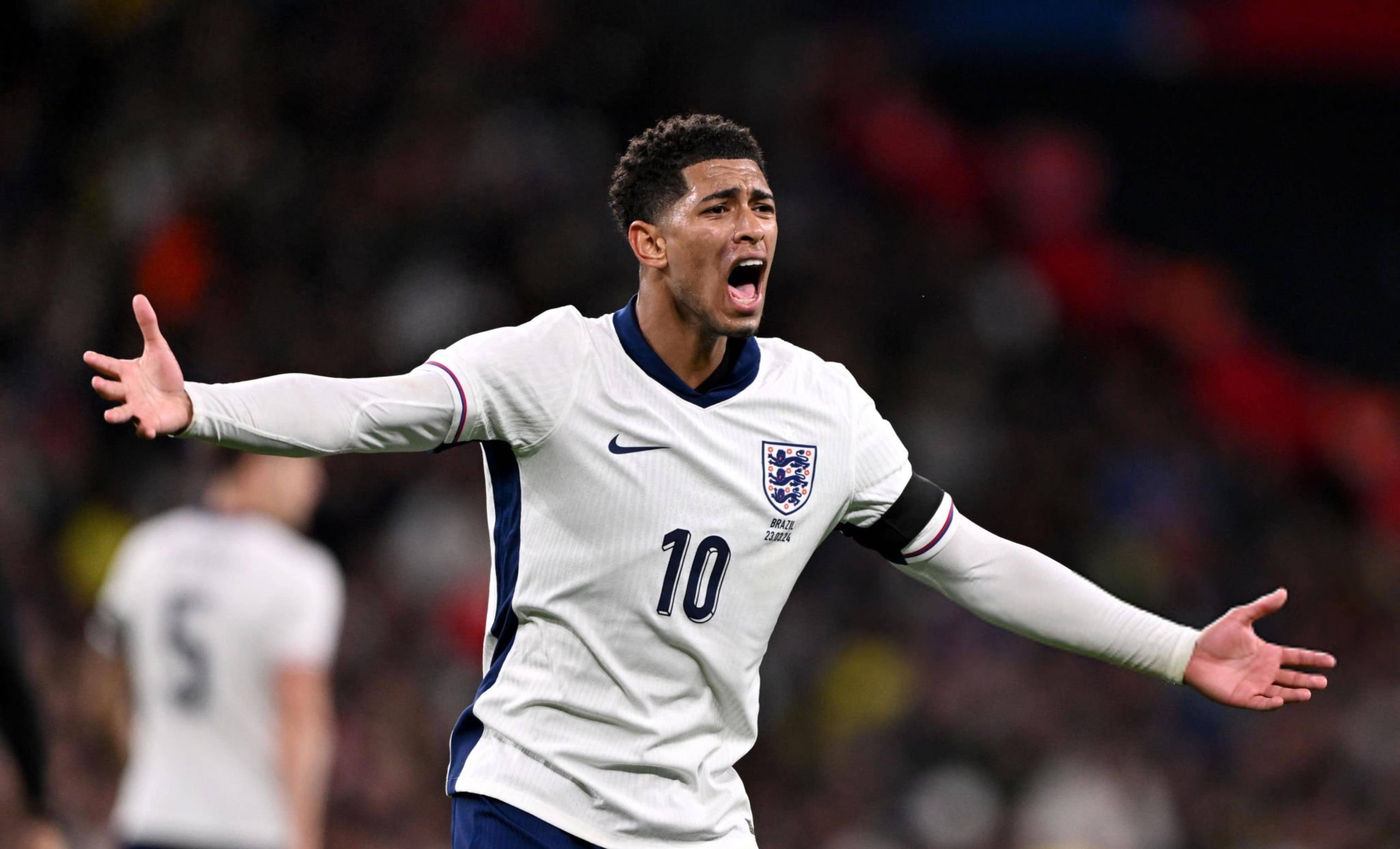 广东男篮101-75胜江苏肯帝亚，18岁小将王洪泽表现亮眼，攻防全面，被视为未来之星。（广东男篮101比75大胜江苏肯帝亚，18岁王洪泽攻防俱佳，获誉未来之星）